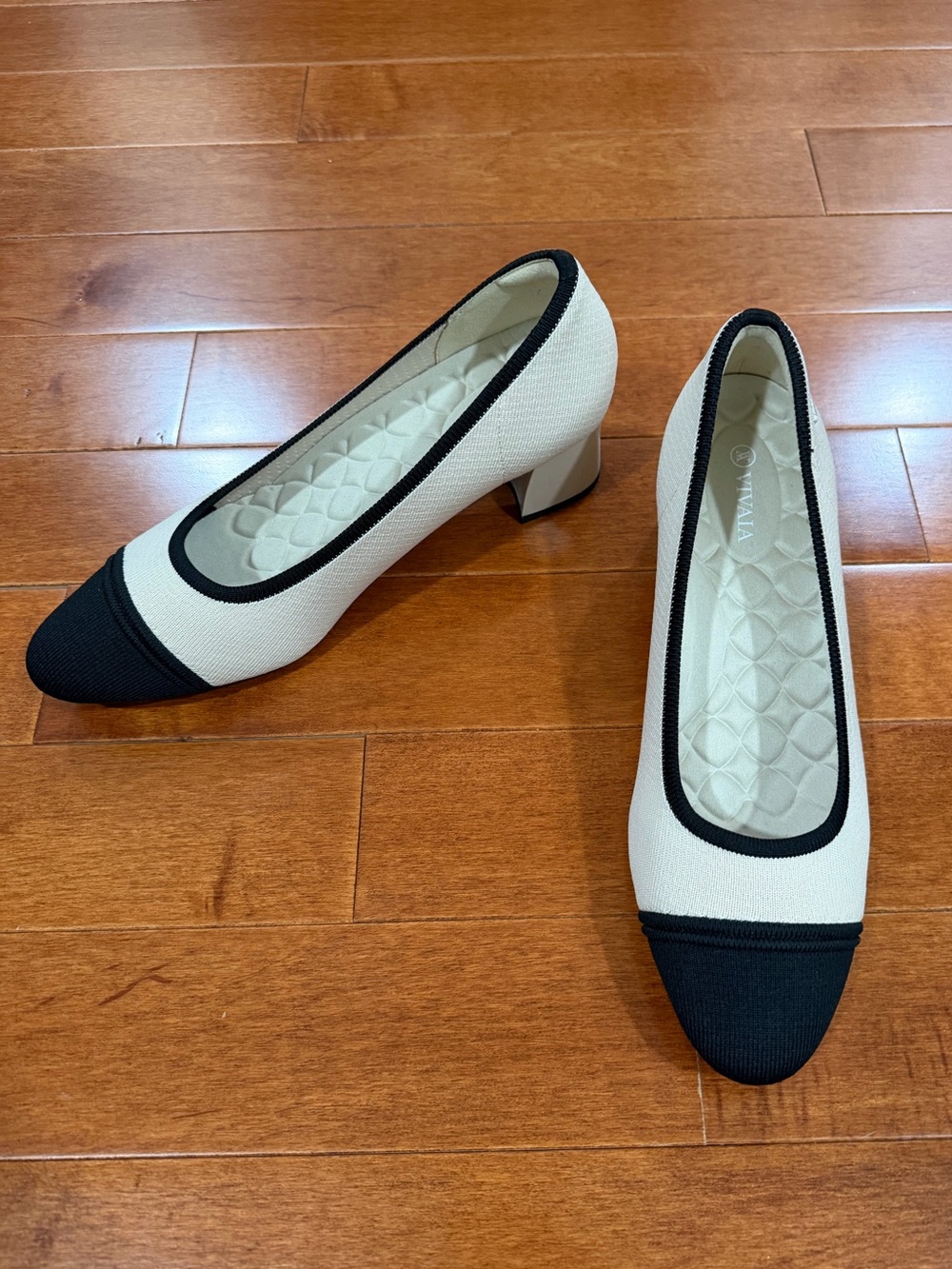 Vivaia Ivory & Black Julie Arch Pro Almond Toe Chunky Slip On Heels Sz. 43 (11)